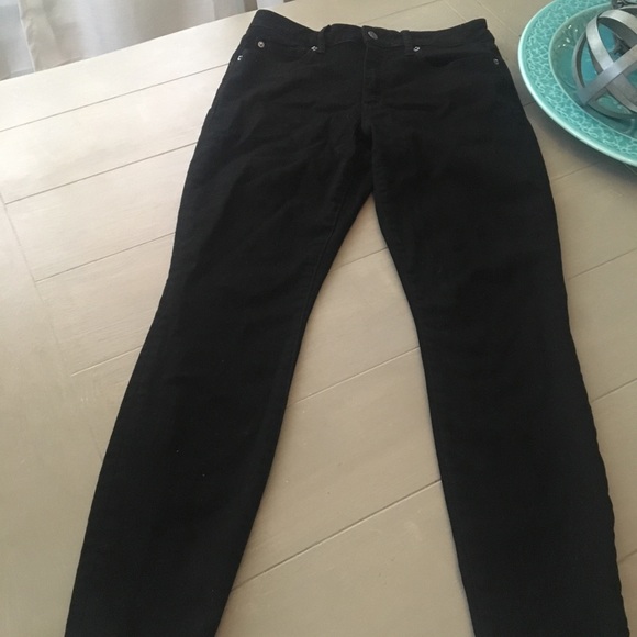 Gap Mid Rise Curvy True Skinny Jeggings
Black - Picture 2 of 8